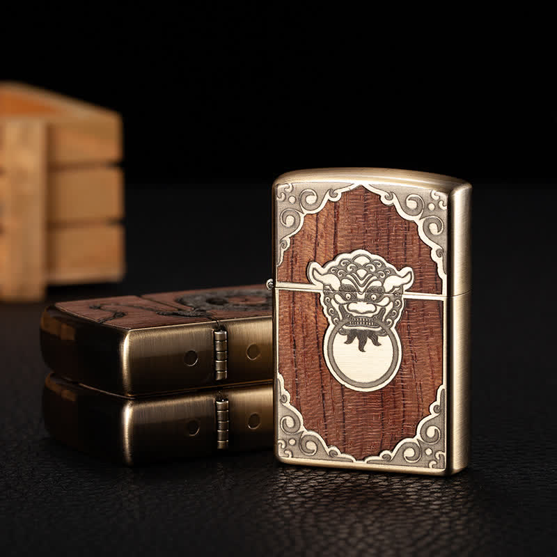 Nachfüllbares Kerosinfeuerzeug mit geschnitztem Retro-Muster aus Holz