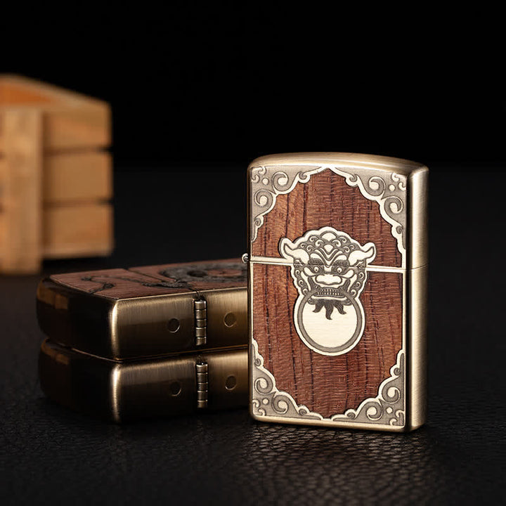 Nachfüllbares Kerosinfeuerzeug mit geschnitztem Retro-Muster aus Holz