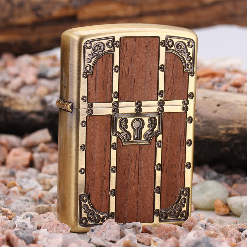 Braunes Holz Antike Tür Messing Radierung Nachfüllbares Kerosinfeuerzeug