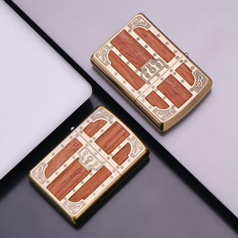 Braunes Holz Antike Tür Messing Radierung Nachfüllbares Kerosinfeuerzeug