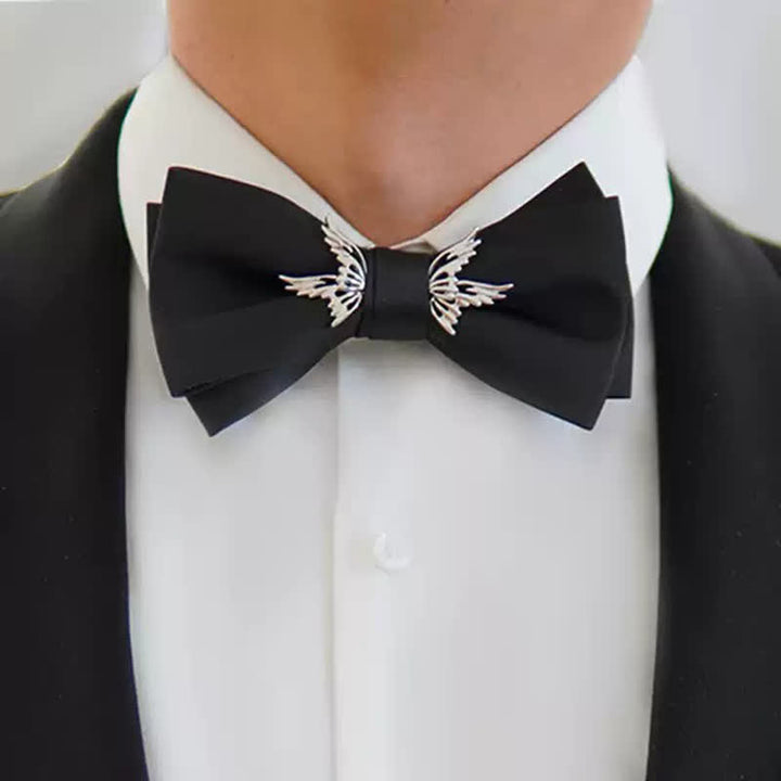 Elegante schwarze Fliege mit silbernen Flügeln für Herren
