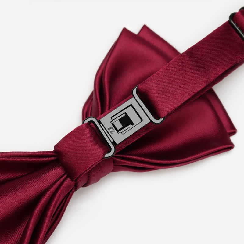 Luxuriöse Fliege mit funkelnden Strasssteinen und Metallkette für Herren