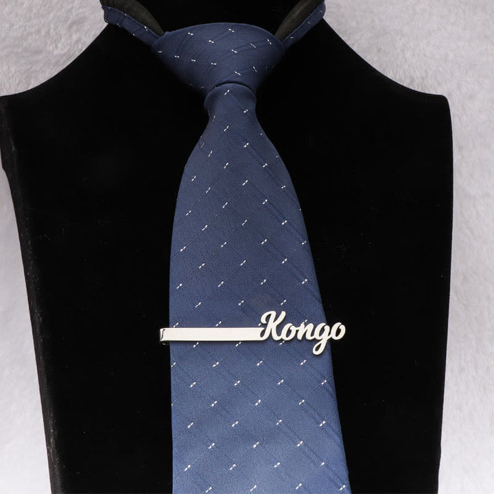 Personalisierte Krawattennadel für Anzüge mit Ihrem Namen