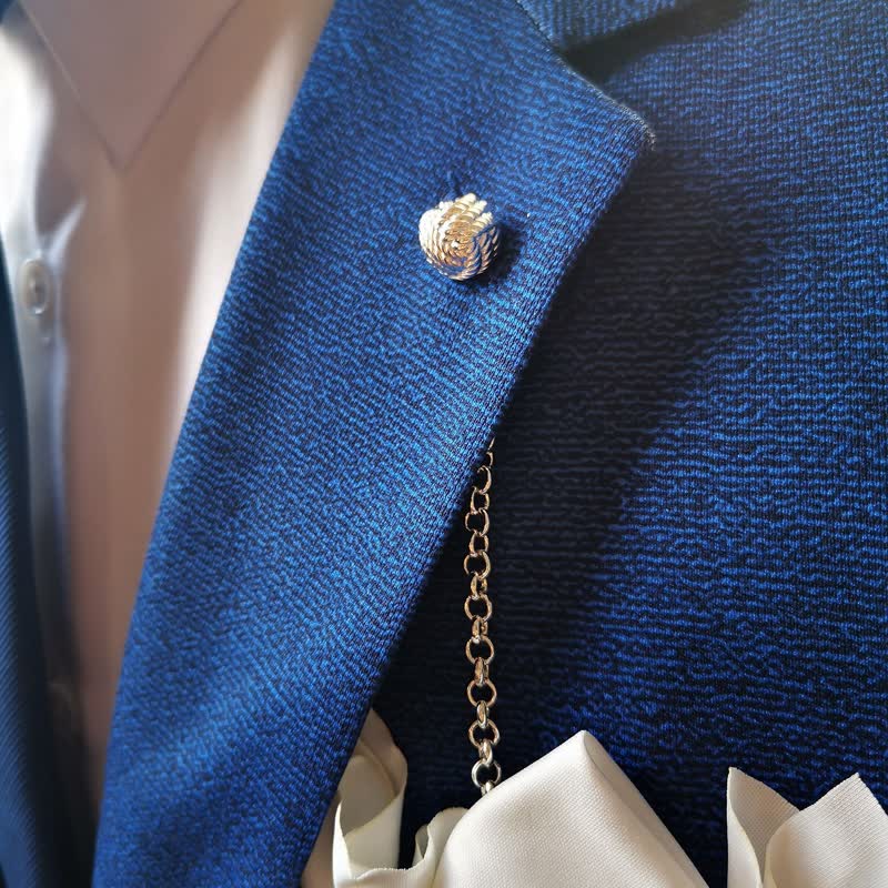 Herren-Revers-Ketten-Kragenbrosche mit Seemannsknoten und hängender Kette