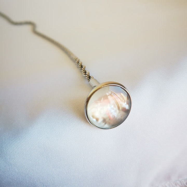 Herren-Anzugbrosche mit natürlicher Muschelkette und hängender Kette