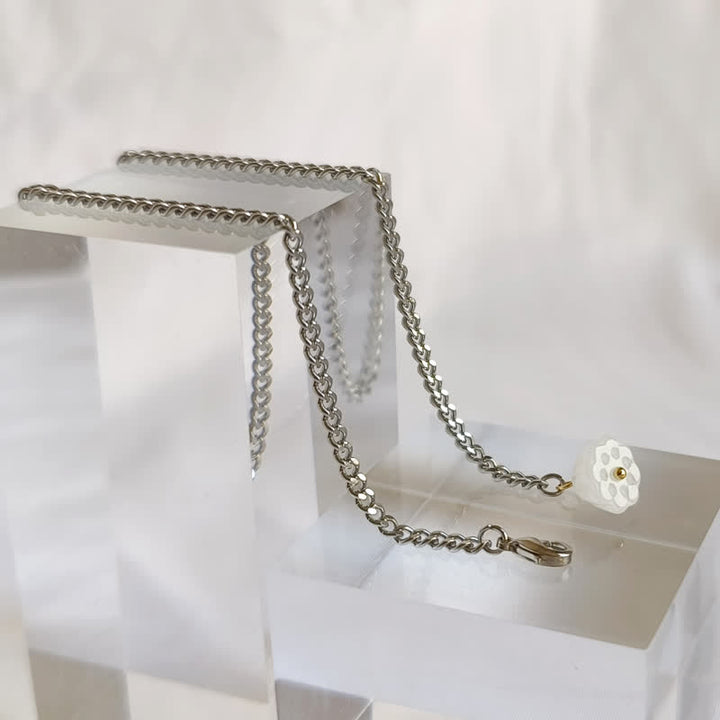 Herren-Anzugbrosche mit 18 Karat vergoldetem Naturstein und hängender Kette