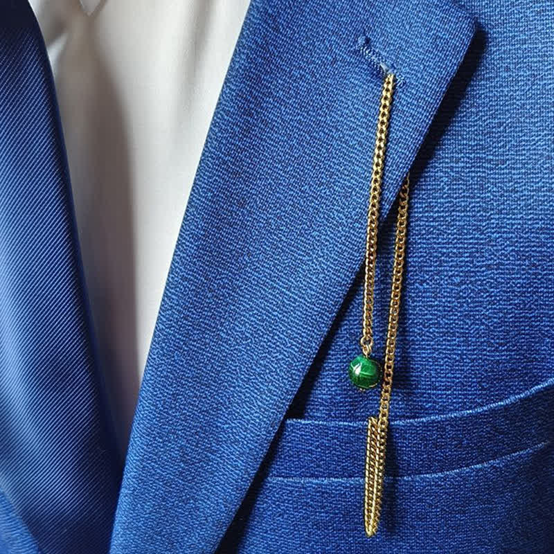 Herren-Anzugbrosche mit 18 Karat vergoldetem Naturstein und hängender Kette