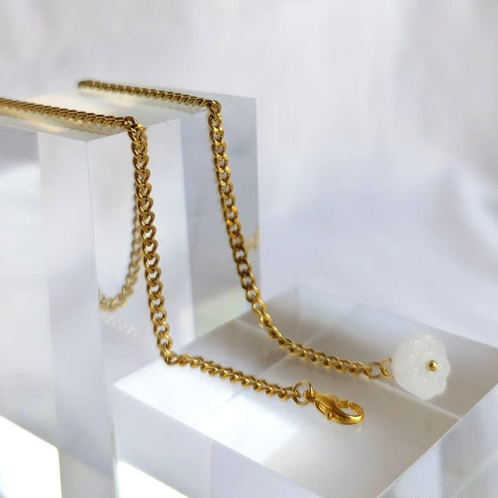 Herren-Anzugbrosche mit 18 Karat vergoldetem Naturstein und hängender Kette