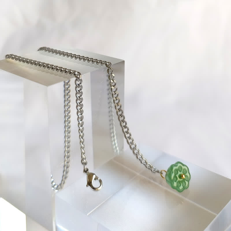 Herren-Anzugbrosche mit 18 Karat vergoldetem Naturstein und hängender Kette