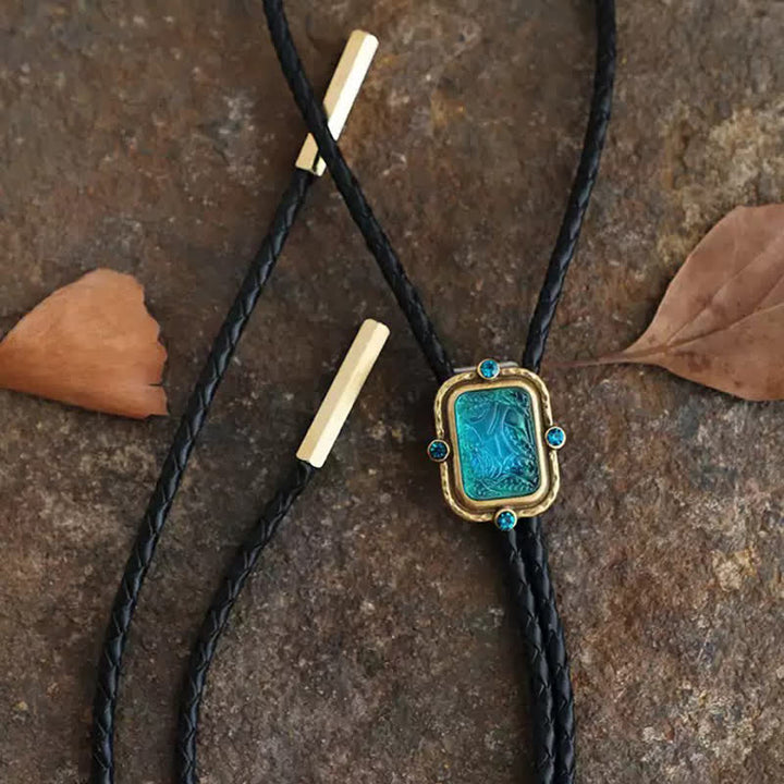 Bolokrawatte im Retro-Palaststil mit Meereslandschaft in Blau und Grün