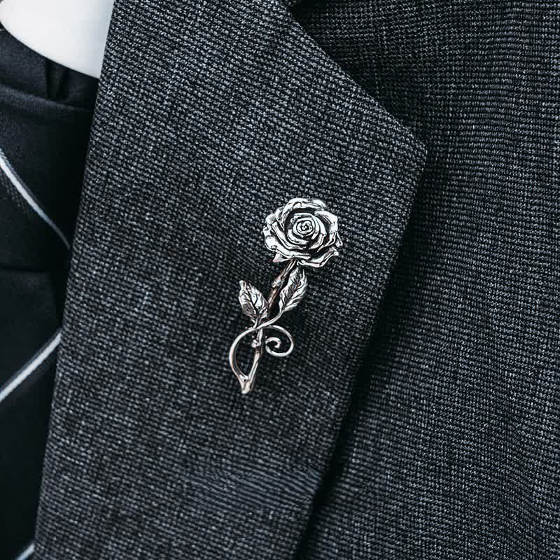 Romantische Herren-Brosche „Gentleman“ mit 3D-Rosenmotiv in Silber