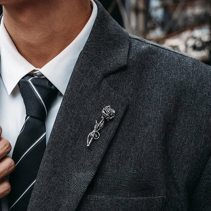 Romantische Herren-Brosche „Gentleman“ mit 3D-Rosenmotiv in Silber
