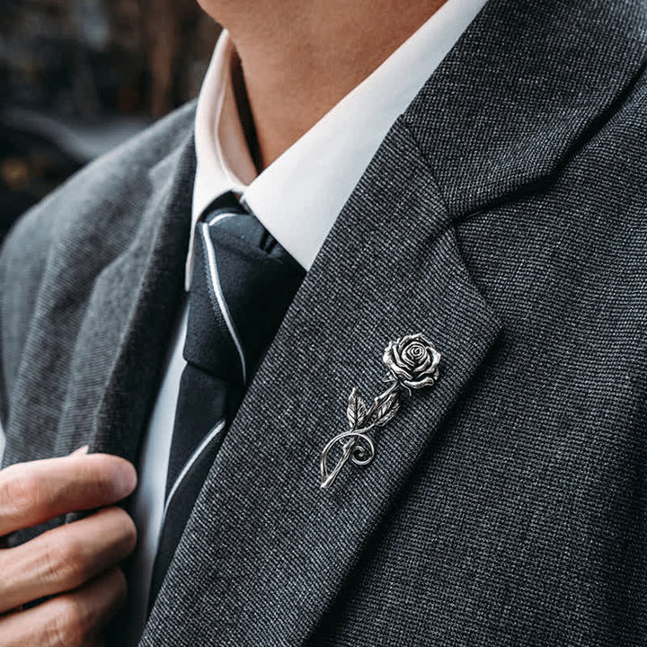 Romantische Herren-Brosche „Gentleman“ mit 3D-Rosenmotiv in Silber