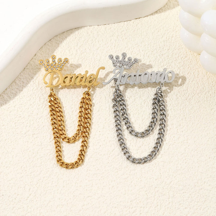 Benutzerdefinierte Namensbrosche mit Kronendekor Anzugzubehör