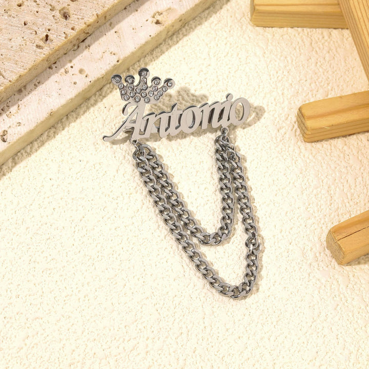 Benutzerdefinierte Namensbrosche mit Kronendekor Anzugzubehör