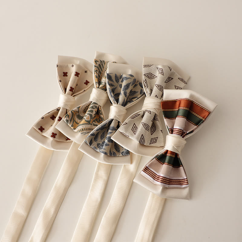 Beige gemusterte zweilagige Fliege aus Satin mit verstellbarem Riemen