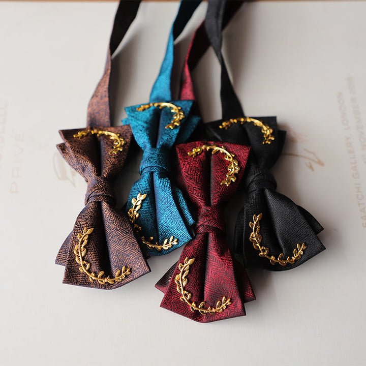 Doppellagige Fliege mit verstellbarem Riemen und goldenem Weinreben-Jacquardmuster