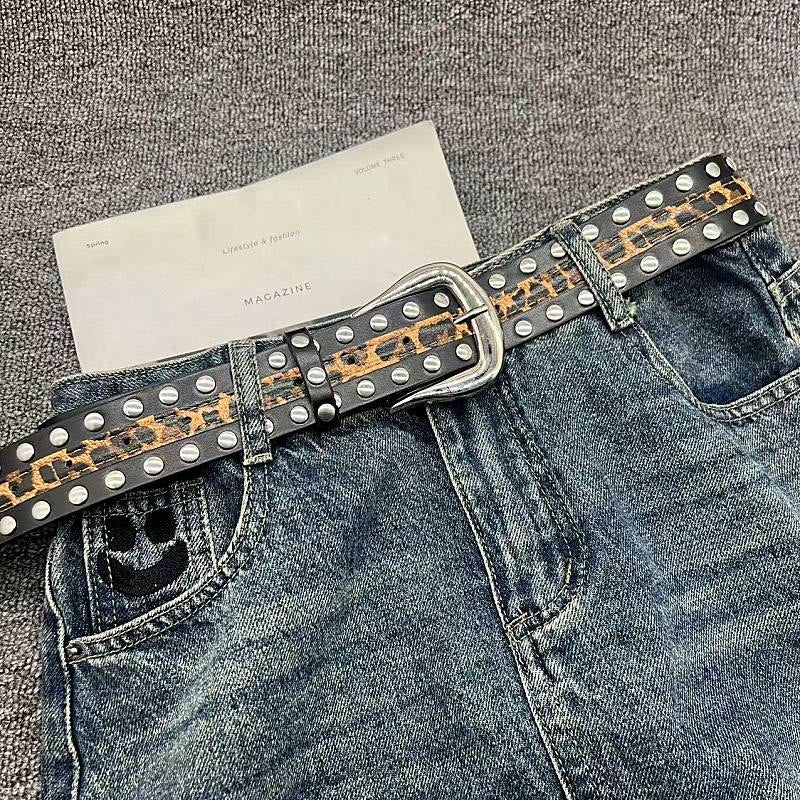 Damengürtel mit Leopardenmuster und Nieten aus Leder