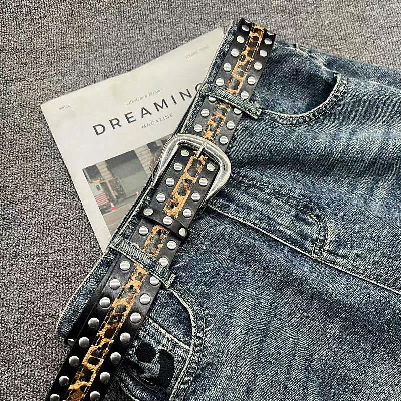 Damengürtel mit Leopardenmuster und Nieten aus Leder