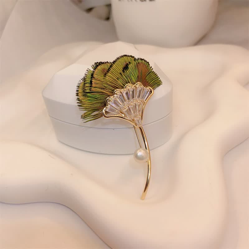Grüne Brosche in Form eines Pfauenfeder-Gingkoblatts für Damen