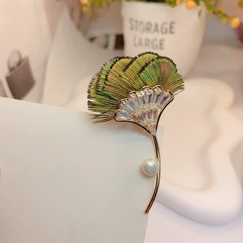 Grüne Brosche in Form eines Pfauenfeder-Gingkoblatts für Damen