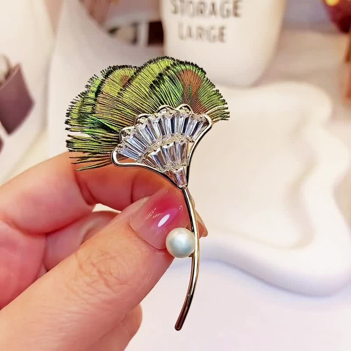 Grüne Brosche in Form eines Pfauenfeder-Gingkoblatts für Damen