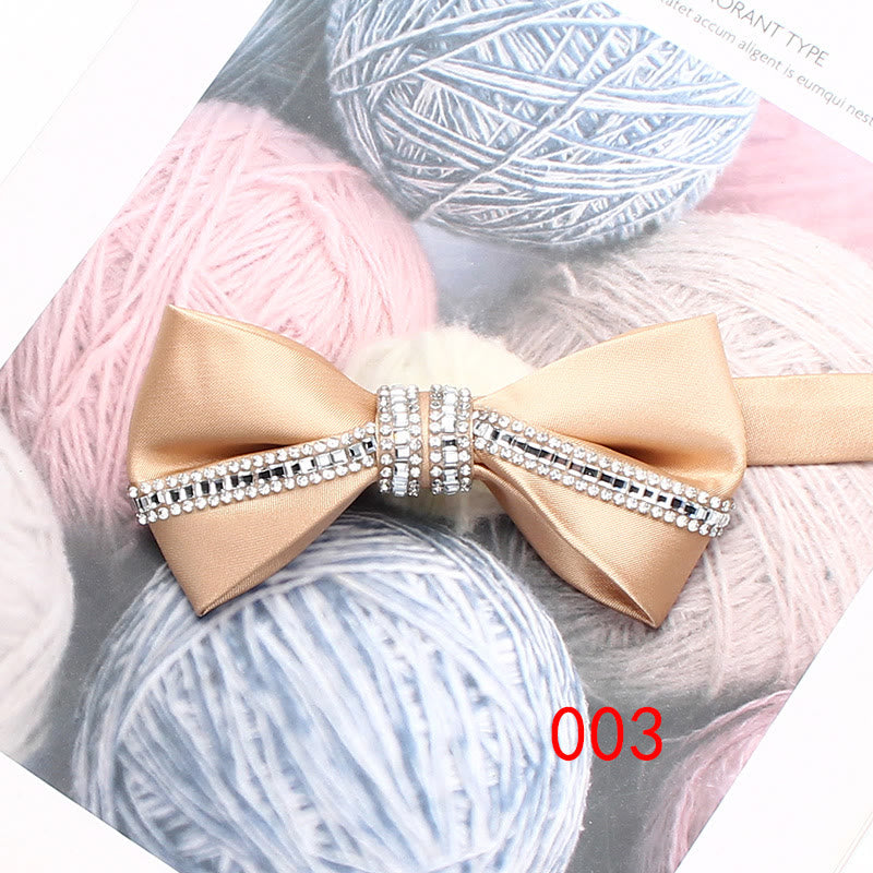 Fliege aus Seidensatin mit Glitzer und Diamanten und verstellbarem Riemen