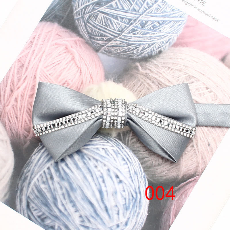 Fliege aus Seidensatin mit Glitzer und Diamanten und verstellbarem Riemen