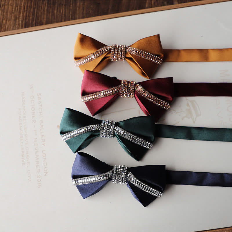 Fliege aus Seidensatin mit Glitzer und Diamanten und verstellbarem Riemen