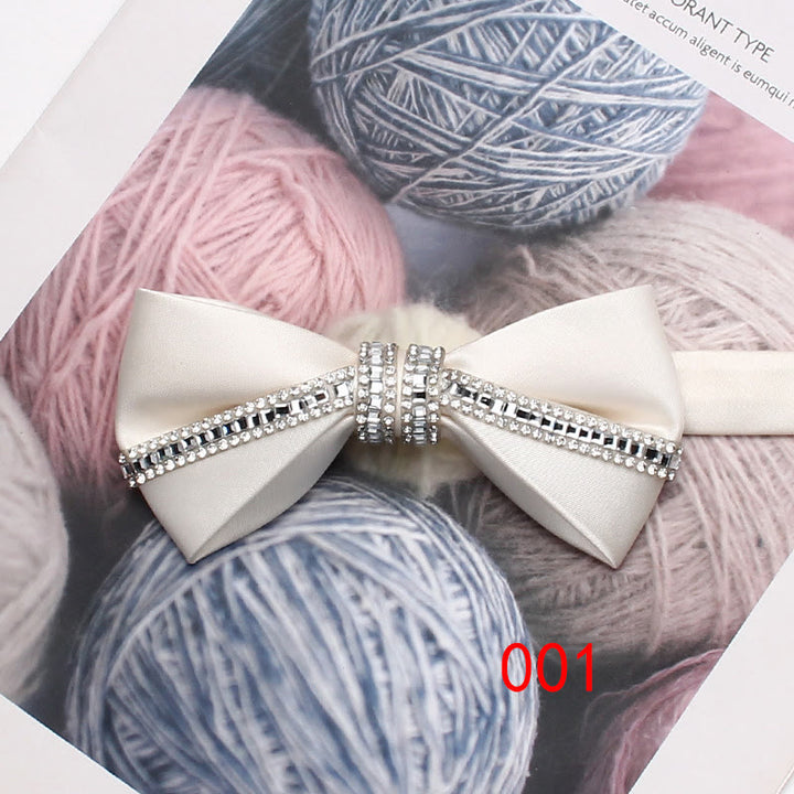 Fliege aus Seidensatin mit Glitzer und Diamanten und verstellbarem Riemen