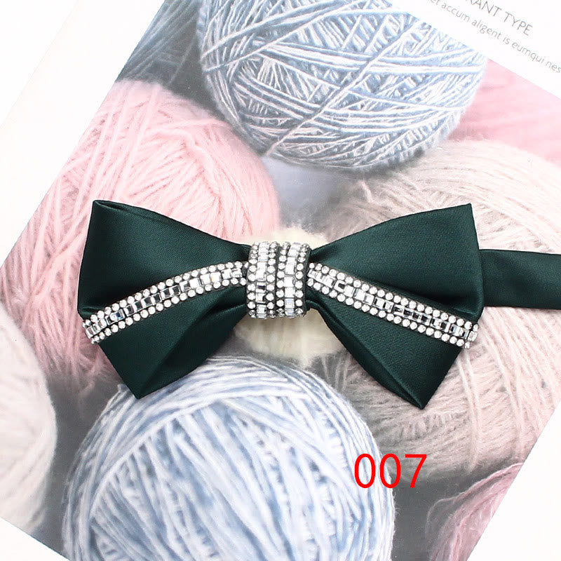 Fliege aus Seidensatin mit Glitzer und Diamanten und verstellbarem Riemen