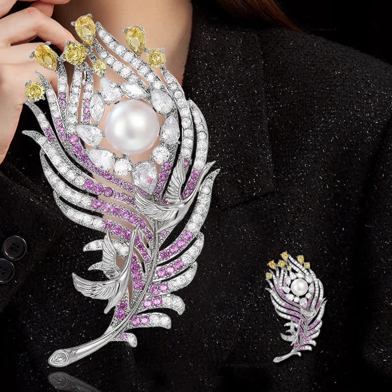 Unisex Brosche in Federform mit Strasssteinen und Perlen in Rosa und Gelb