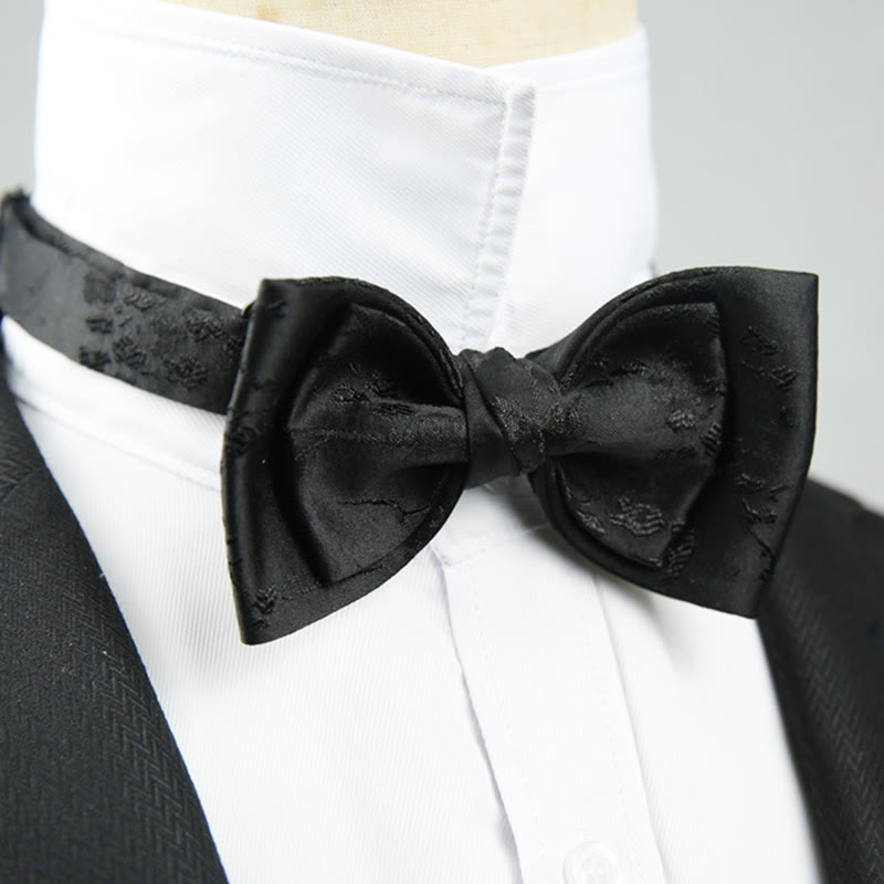 Doppellagige Jacquard-Fliege mit vorgebundenem, verstellbarem Riemen