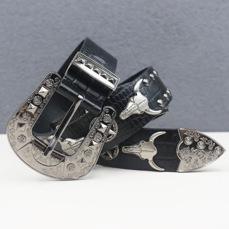 Silberner Stierkopf-Nietengürtel aus schwarzem Leder mit Krokodilprägung
