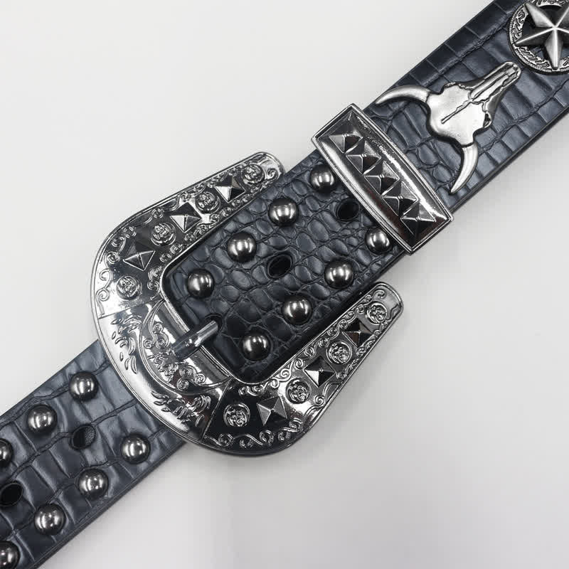 Silberner Stierkopf-Nietengürtel aus schwarzem Leder mit Krokodilprägung