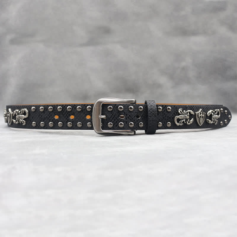 Antiksilberner Ledergürtel mit Skorpionnieten und schwarzem Schlangenhaut-Print