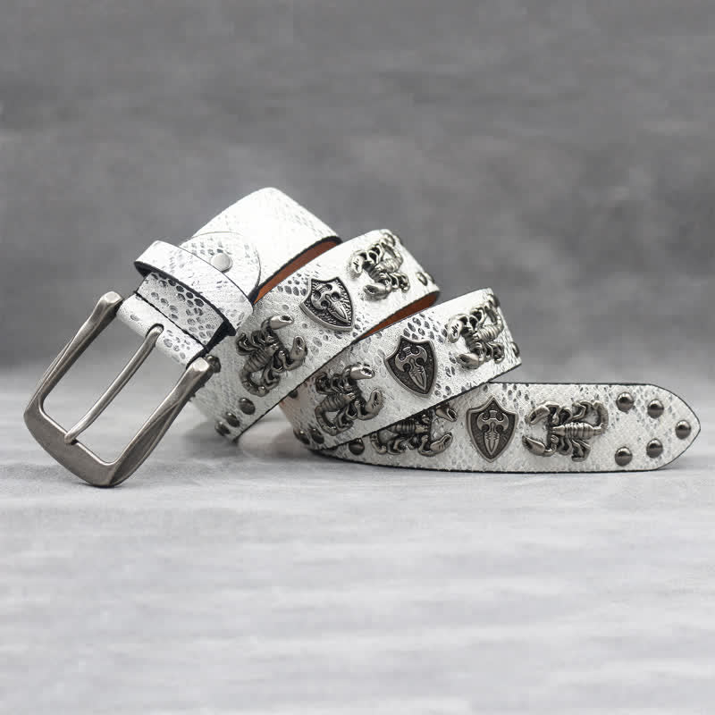 Antiksilberner Ledergürtel mit Skorpionnieten und schwarzem Schlangenhaut-Print