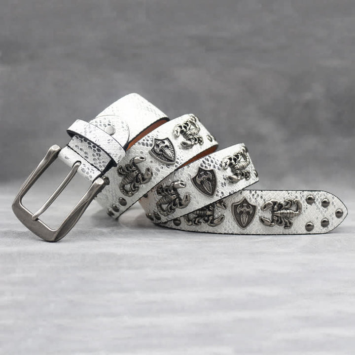 Antiksilberner Ledergürtel mit Skorpionnieten und schwarzem Schlangenhaut-Print