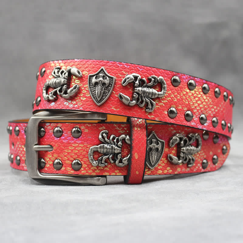 Antiksilberner Ledergürtel mit Skorpionnieten und schwarzem Schlangenhaut-Print