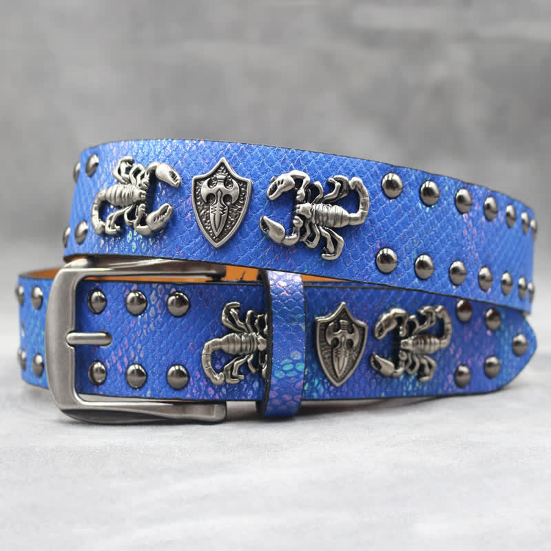 Antiksilberner Ledergürtel mit Skorpionnieten und schwarzem Schlangenhaut-Print