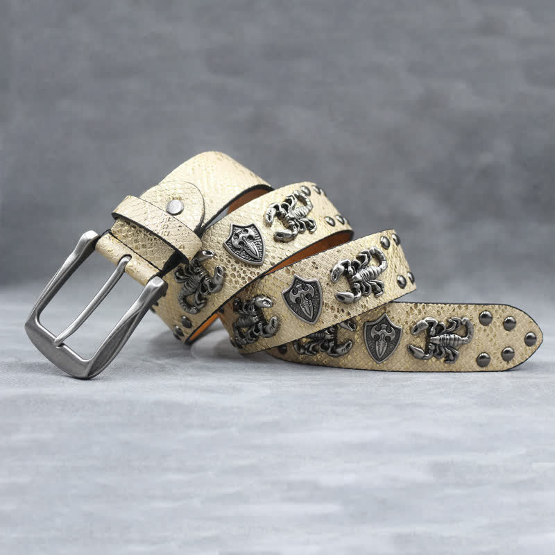 Antiksilberner Ledergürtel mit Skorpionnieten und schwarzem Schlangenhaut-Print