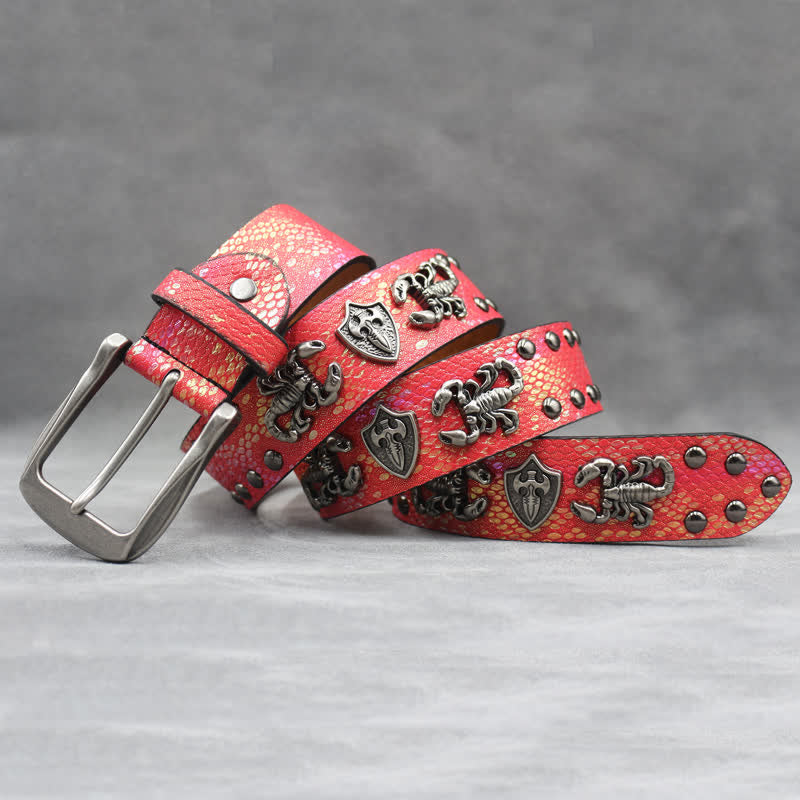 Antiksilberner Ledergürtel mit Skorpionnieten und schwarzem Schlangenhaut-Print