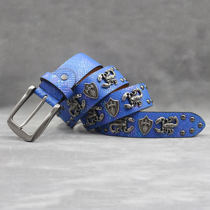 Antiksilberner Ledergürtel mit Skorpionnieten und schwarzem Schlangenhaut-Print