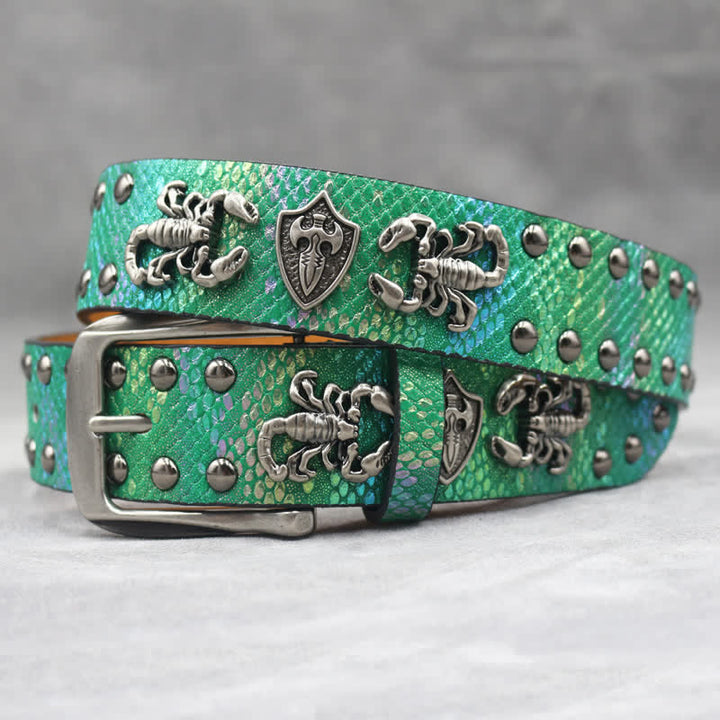 Antiksilberner Ledergürtel mit Skorpionnieten und schwarzem Schlangenhaut-Print