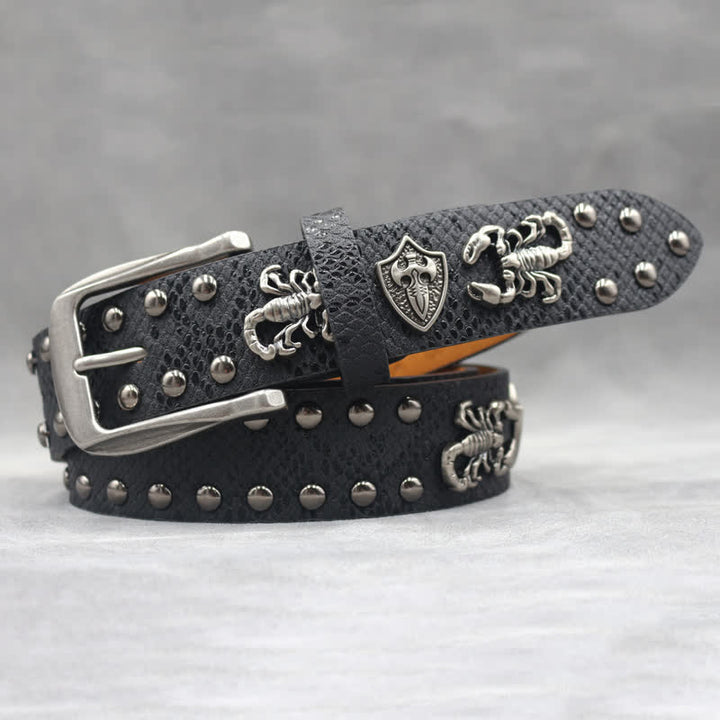 Antiksilberner Ledergürtel mit Skorpionnieten und schwarzem Schlangenhaut-Print