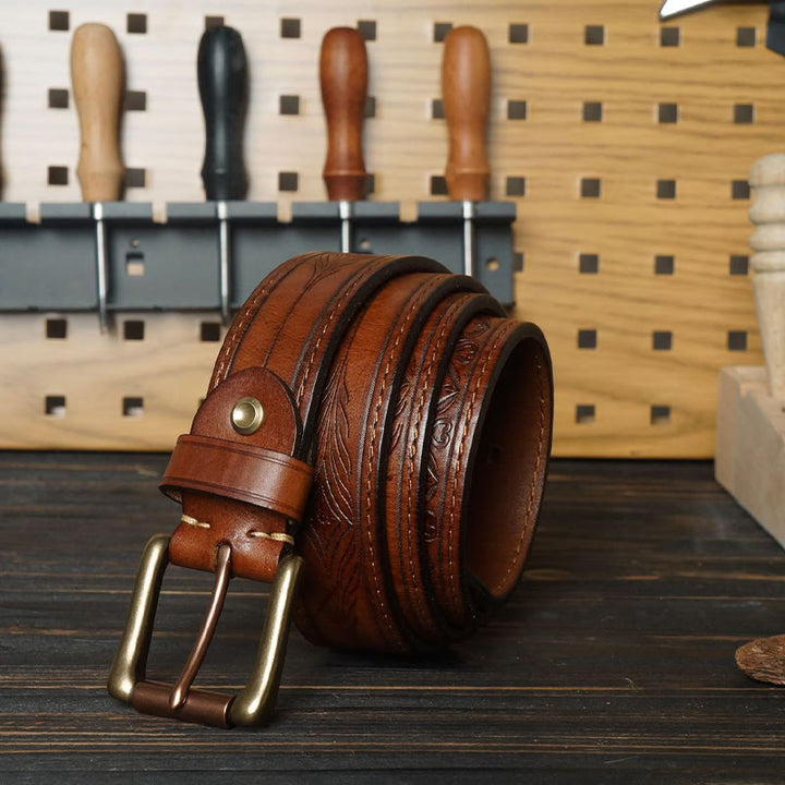 Western-Ledergürtel mit massiver Messingschnalle und geprägter Blume