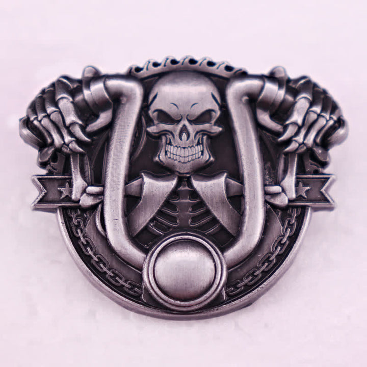 Silberne Brosche mit Skelett-Motiv im Punk-Stil