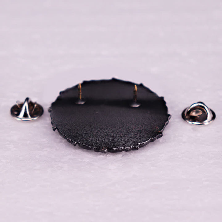 Coole Doppelpistolen-Brosche mit Totenkopf-Retro-Motorrad-Motiv