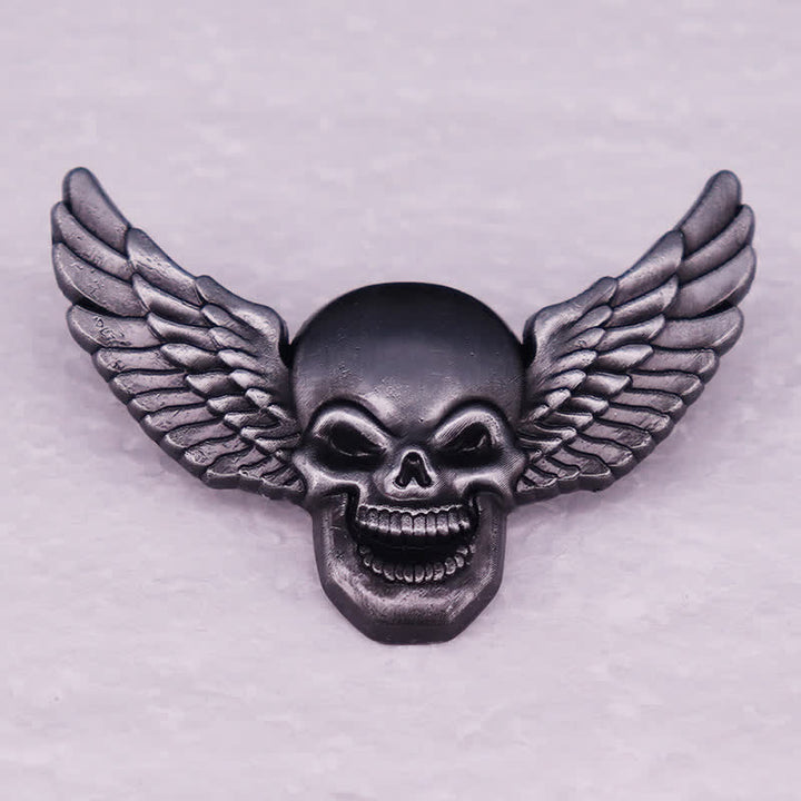 Geflügelte dämonische lachende Totenkopfbrosche