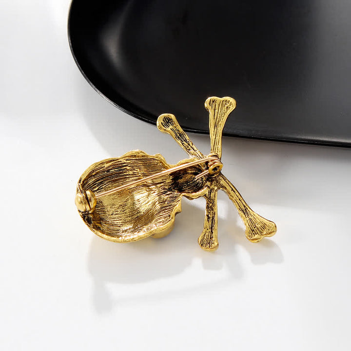 Dekorative Punk-Totenkopf-Piratenbrosche mit gekreuzten Knochen